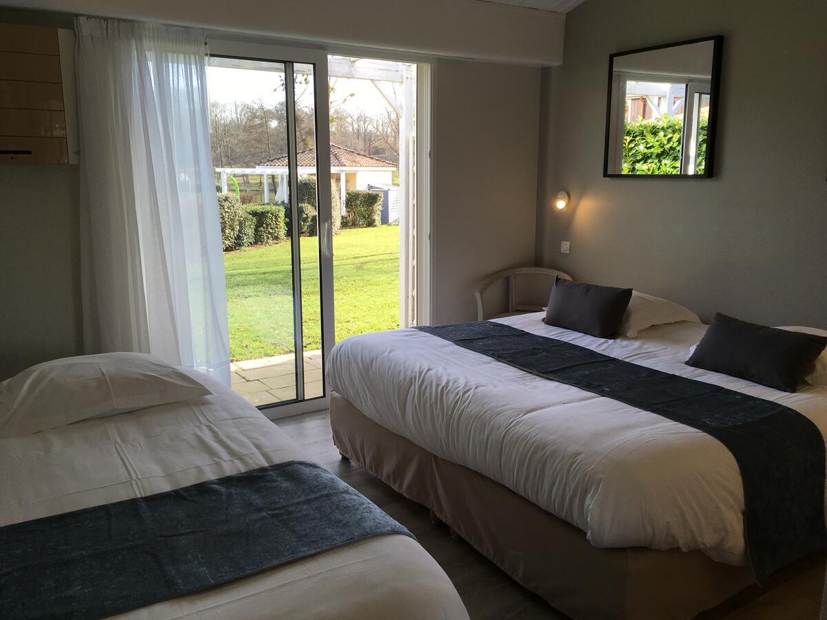 Logis Hotel Val De Vienne Le Vigeant Ngoại thất bức ảnh