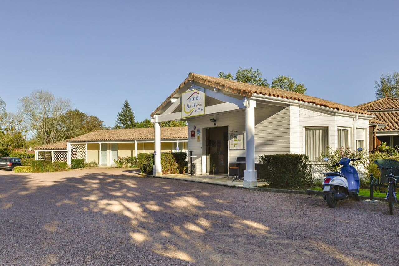 Logis Hotel Val De Vienne Le Vigeant Ngoại thất bức ảnh