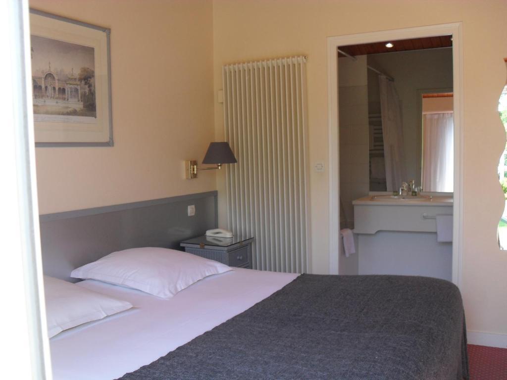 Logis Hotel Val De Vienne Le Vigeant Phòng bức ảnh