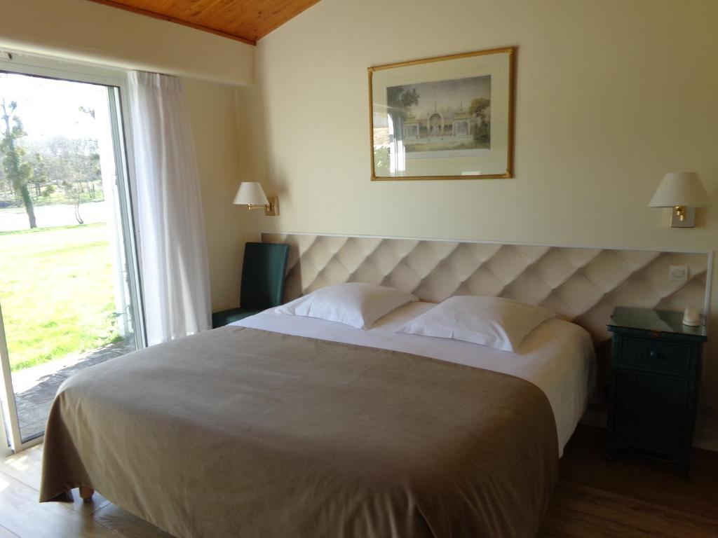 Logis Hotel Val De Vienne Le Vigeant Phòng bức ảnh
