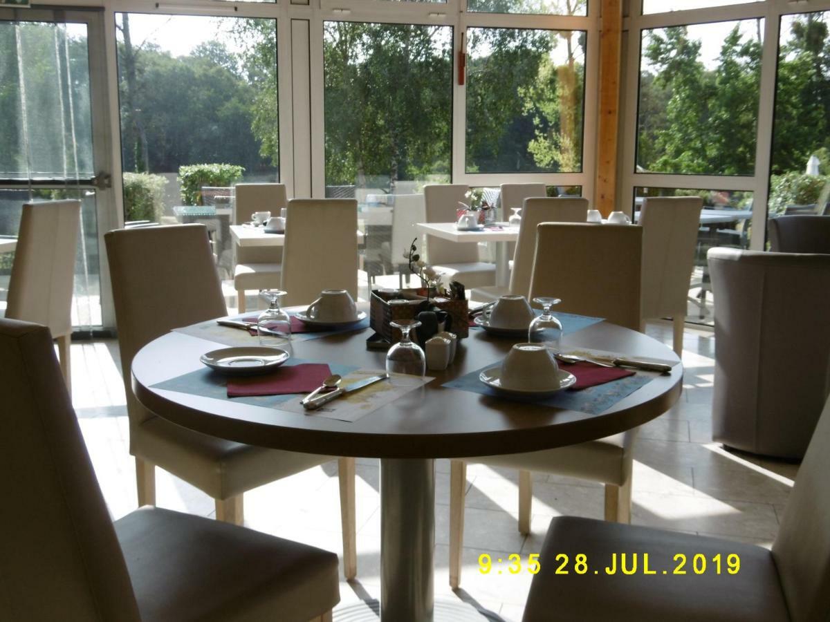Logis Hotel Val De Vienne Le Vigeant Ngoại thất bức ảnh