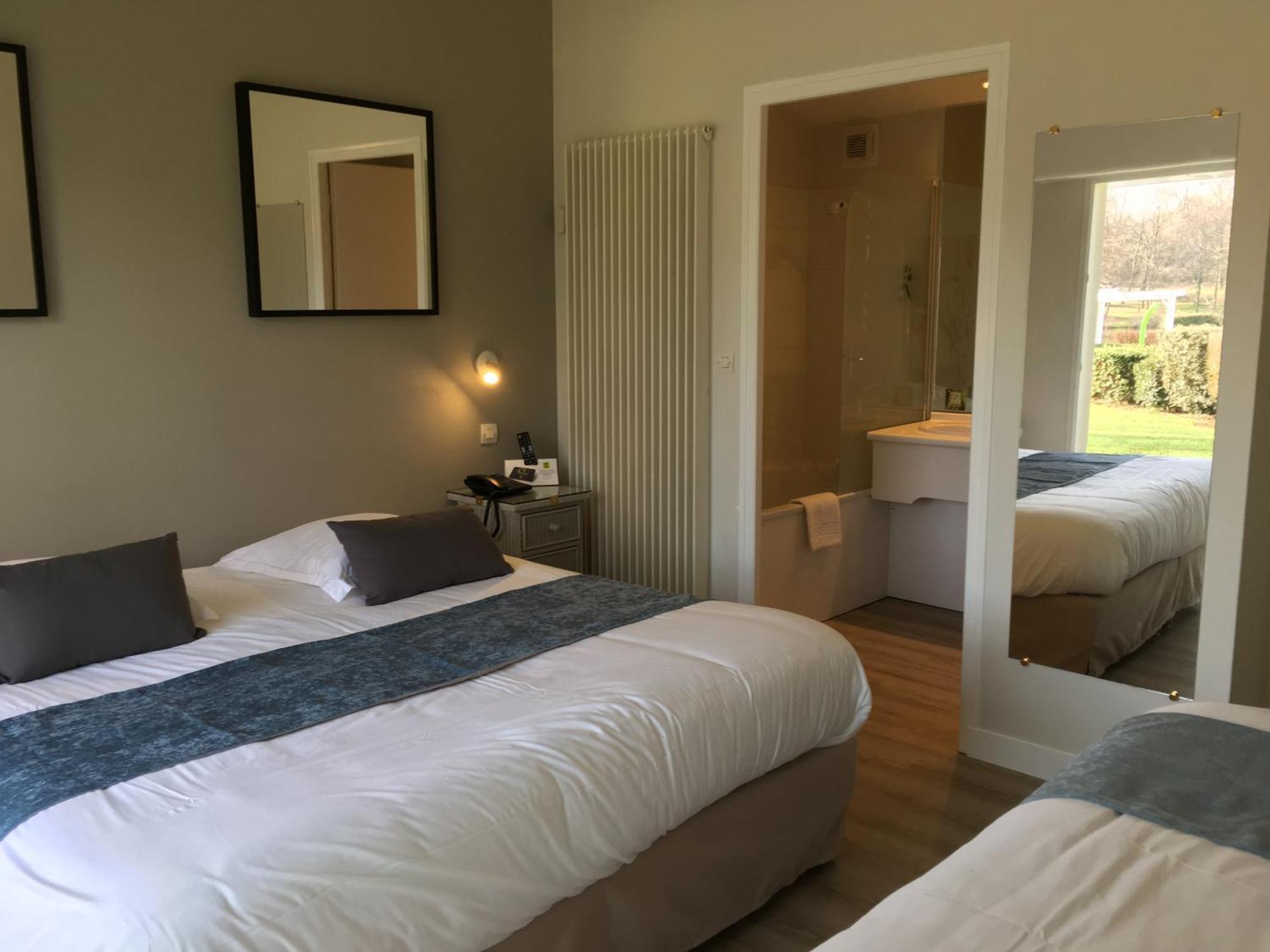 Logis Hotel Val De Vienne Le Vigeant Ngoại thất bức ảnh